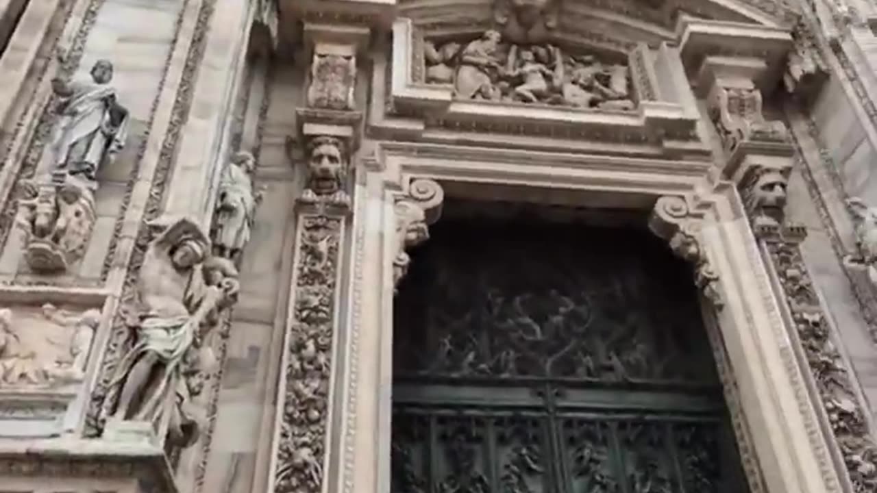 MILAN CATHEDRAL, THE COMPLEXITY OF DETAILS ACHIEVED WITH PRIMITIVE TOOLS THEY SAY