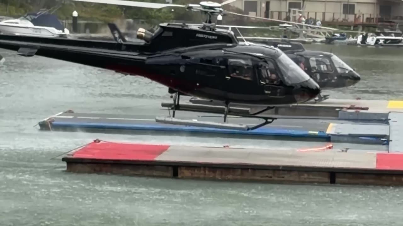 Busy Helitours Action: Four Helicopters Cycle Through at Gold Coast 500 Pontoons