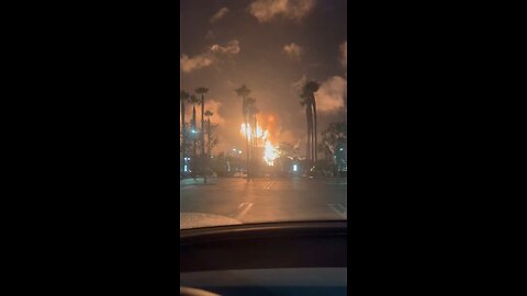 🇺🇸A powerful fire broke out at the Chevron oil refinery in Southern California