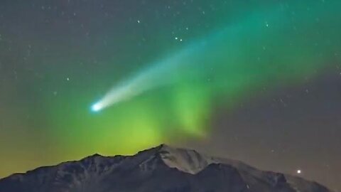 Concerned Citizen - Incredible Footage of what’s claimed to be a Comet. There has been u...