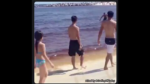 You are a studly fisherman when you go into the water to bring in your catch. A 7ft shark.🎣😳