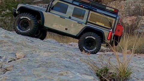 Traxxas TRX4 Defender + Nature + SUBSCRIBE = Motivation! 😎