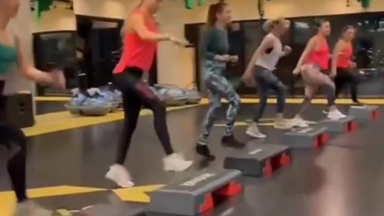 Adjustable step trainer with three heights - perfect for home and office use…