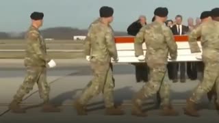 Trump despide a los militares y al intérprete muertos en un ataque de Estado Islámico en Siria