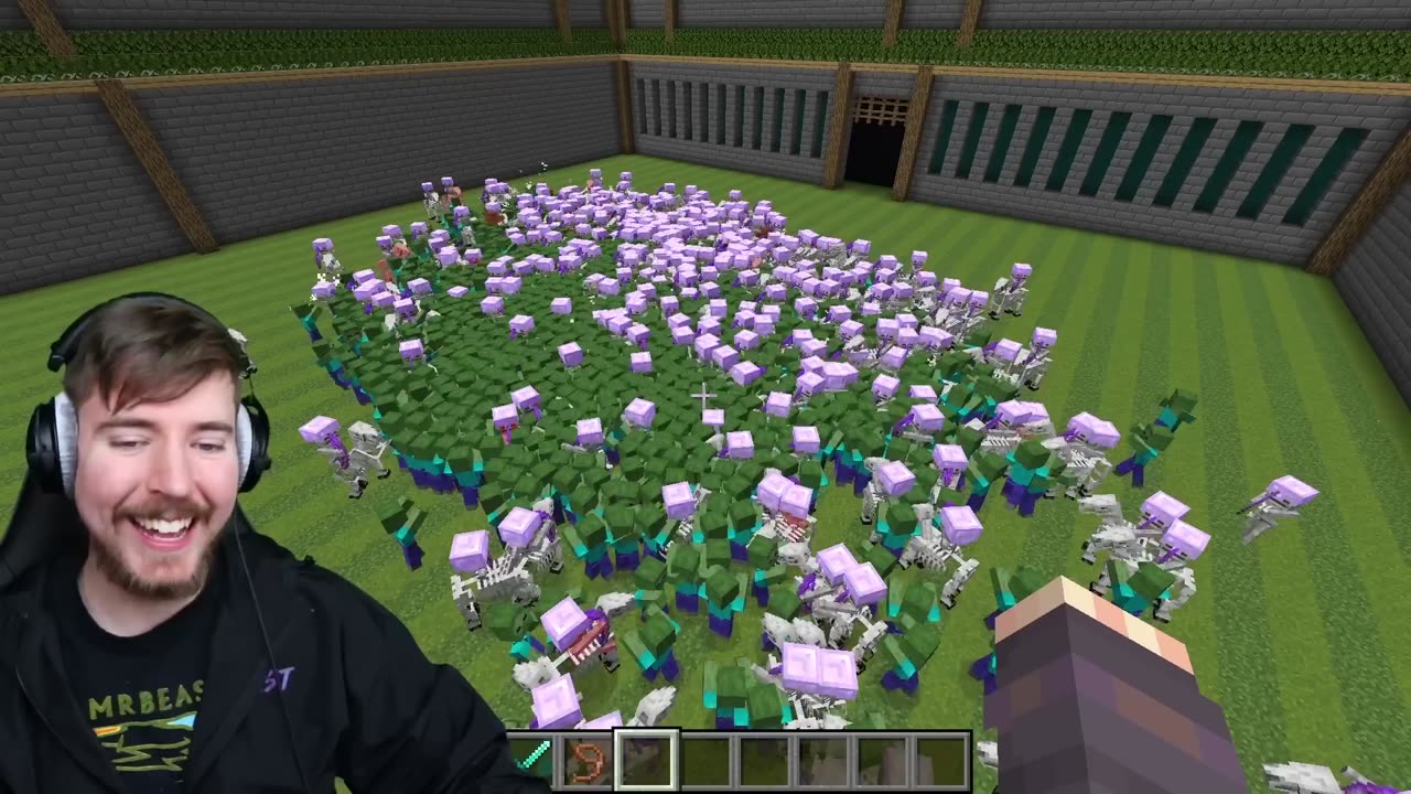 Mutant Enderman Takes on 1,000 Zombies… WHO WINS?! 😱🔥