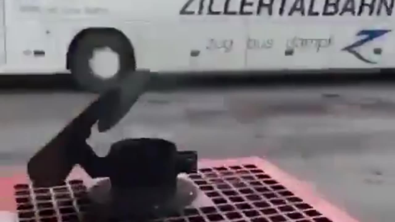 How electric buses are charged. Surprising......