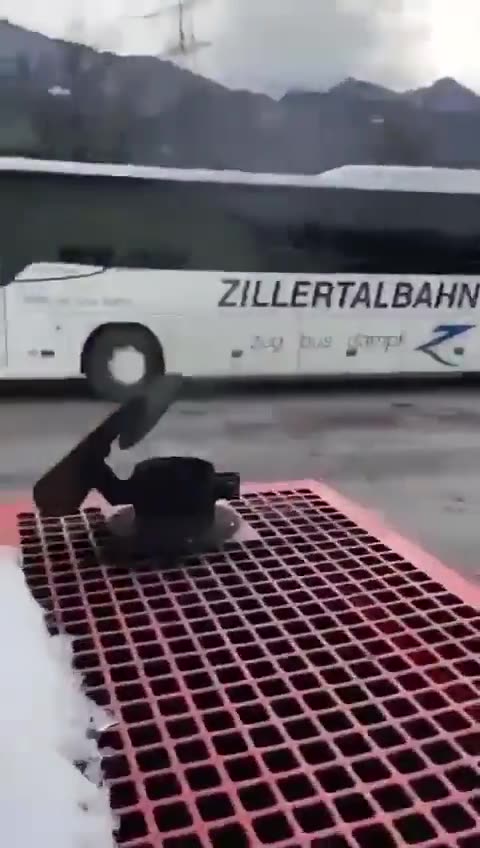 How electric buses are charged. Surprising......