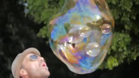 The World's Best Bubbles in Slow Motion - Mr Incredibubble Hyde Park Sydney