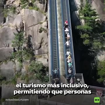 Subir una montaña sin cansarte: China crea la 'escalera al cielo'