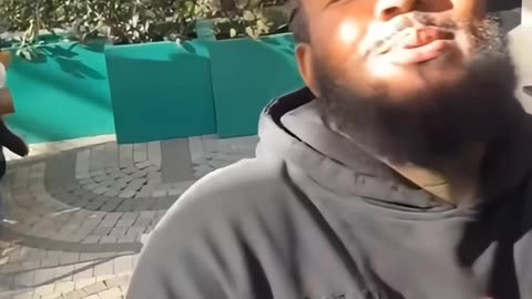 “Red Rolls, White Ceiling” at the Mall: The Game’s Wholesome Freestyle Moment