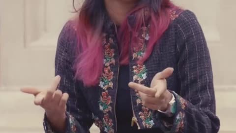 Yohani- The beautiful singer with a Beautiful Voice. Enjoy .