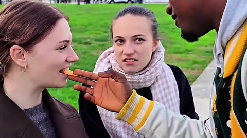 Le regard qui impose le silence👁️.