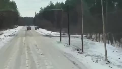 🕸️ Net against Russian FPV drones on a logistics route in the Kursk region.