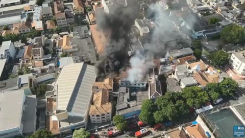 Incêndio Atinge Confecção de Carnaval no Rio; trabalhadores ficam presos no prédio