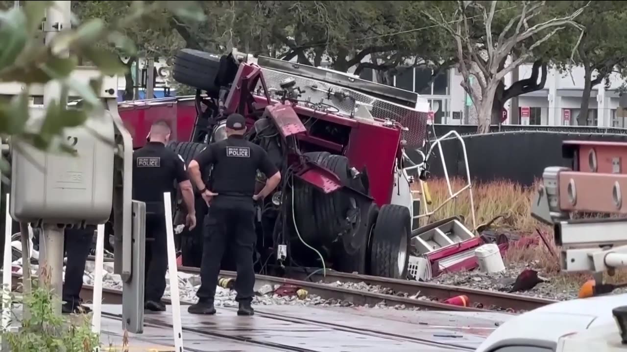 BREAKING FLORIDA..FIRE TRUCK AND TRAIN CRASH