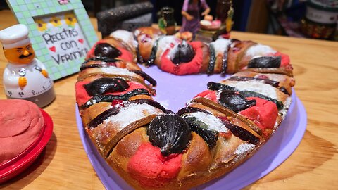 ROSCA SAN VALENTIN RELLENA DE QUESO Y GUAYABA