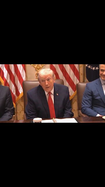 Trump Hilariously Jokes About "Boring" Cabinet Meeting