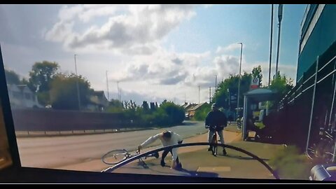 NEVER JUMP A CURB FROM THE SIDE 🚫 ALWAYS FACE FORWARD👍 AS CERASTES 5K ACTION CAM WITNESSES🔎 A FALL