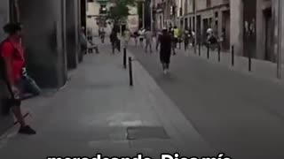 Influencer sudafricano es perseguido en el barrio más peligroso de España