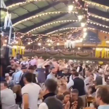 🇩🇪 Germans enjoy the Russian song Kalinin at the October fest