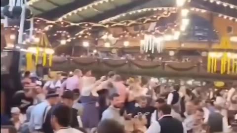 🇩🇪 Germans enjoy the Russian song Kalinin at the October fest
