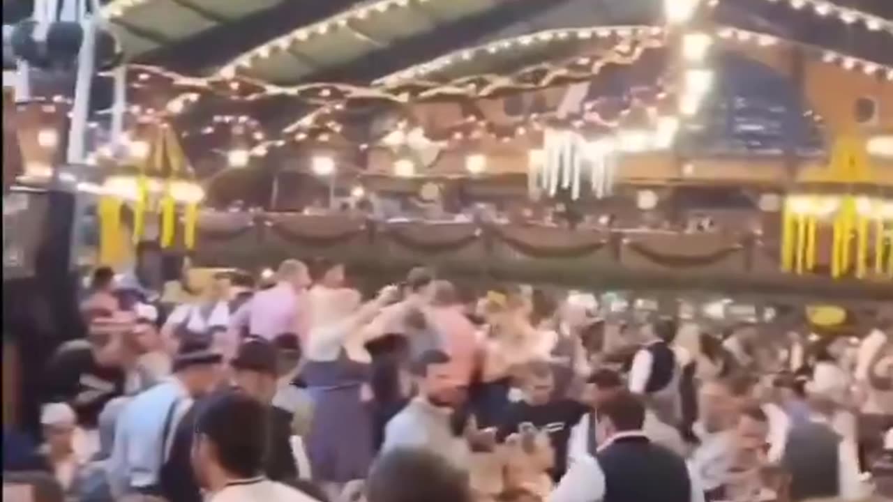 🇩🇪 Germans enjoy the Russian song Kalinin at the October fest