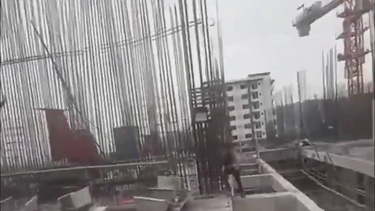 Terrifying moment as workers TRAPPED at construction site that’s literally SHAKING