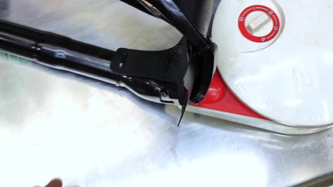 How to wash your bike's suspension fork quickly and efficiently