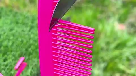 Must Watch: Combing the Comb #asmr #asmrsounds #satisfying #satisfyingvideo #odd