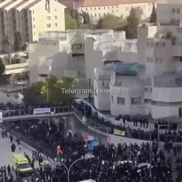 🇮🇱Orthodox Jews care protesting against the military draft in Jerusalem, blocking roads