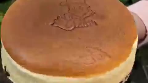 The Fluffiest Pancakes in the World?! 🍰😱 Rikuro’s Famous Cheesecake in Osaka Japan!