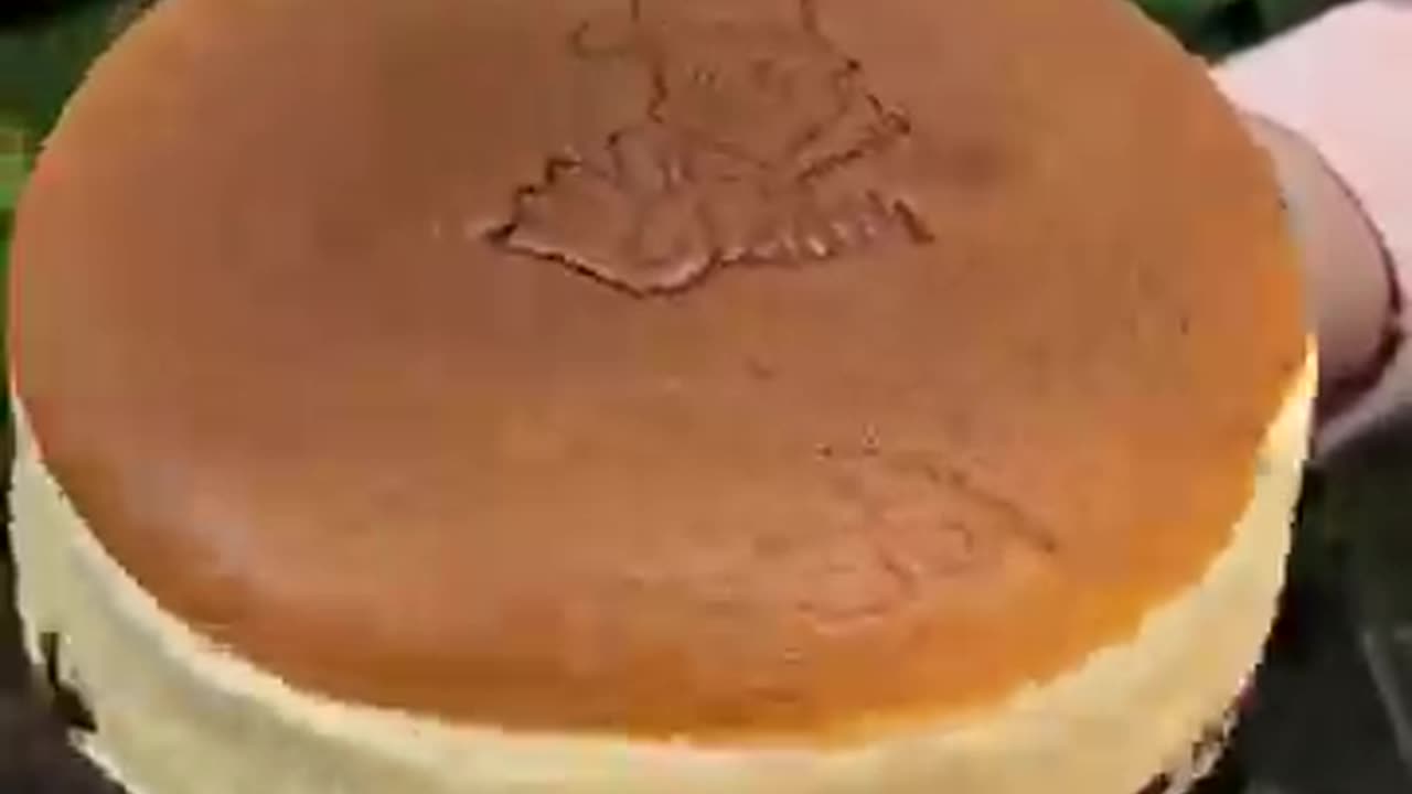 The Fluffiest Pancakes in the World?! 🍰😱 Rikuro’s Famous Cheesecake in Osaka Japan!