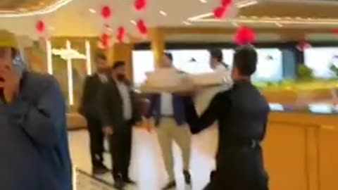 Waiter FAIL at a skate service restaurant in Tijuana