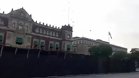 Mexico 01 - Mexican president Claudia Sheinbaum erects wall around presidential palace