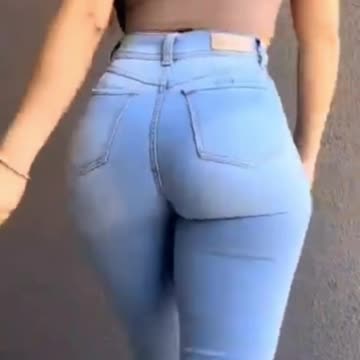 "The Perfect Fit? These Jeans Will Change Your Style😍✨"