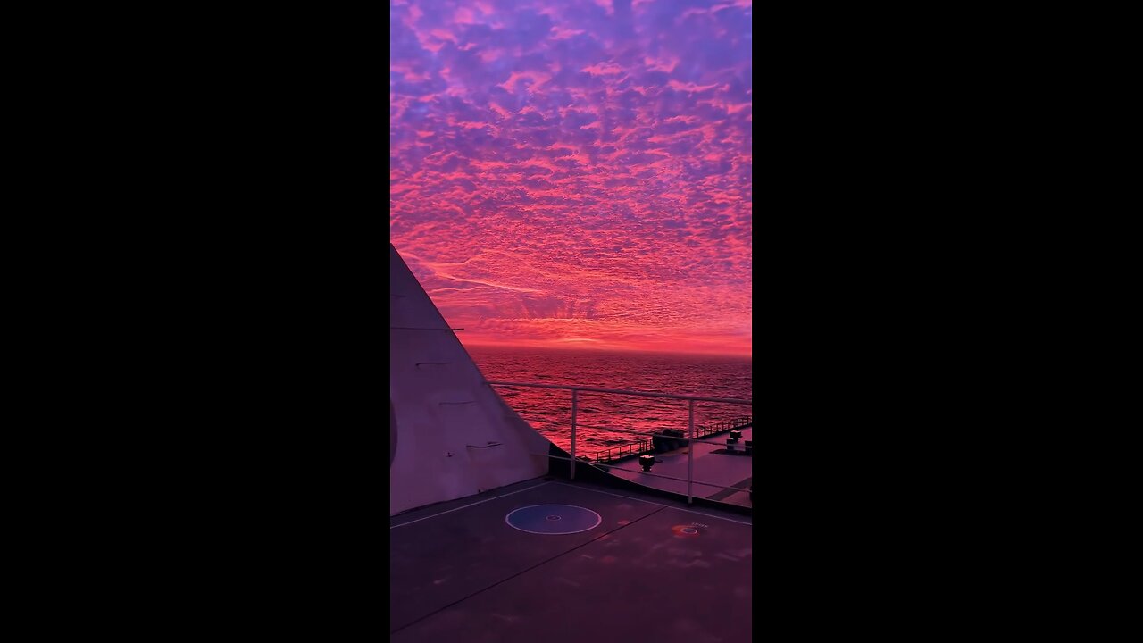 I like the sunset. I like the sea. I like you more.