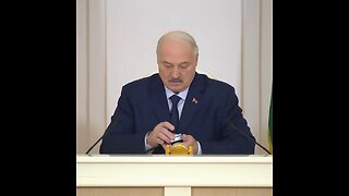 Al presidente de Bielorrusia le trajeron 'snus' en medio de una reunión