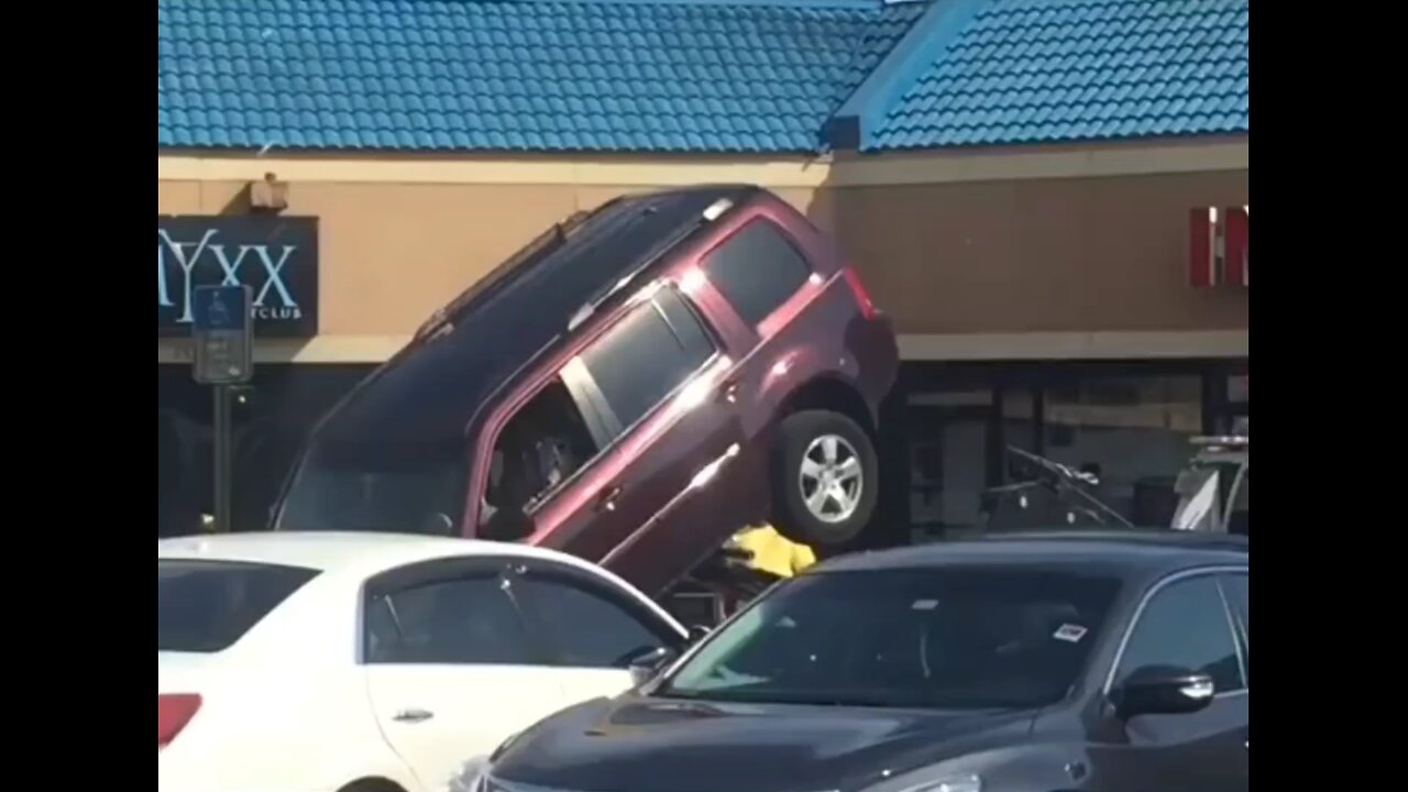 Guy tries freeing SUV from tow truck but fails #SUV #TowTruck #Pointless #japd