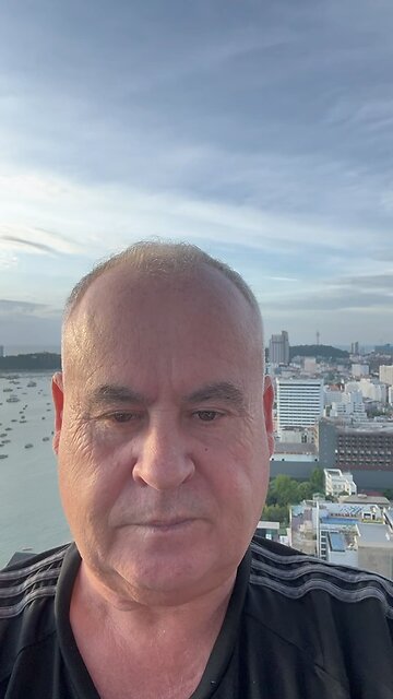 Having a lovely meal on top of the hilton tonight down in pattaya watching the sunset go down