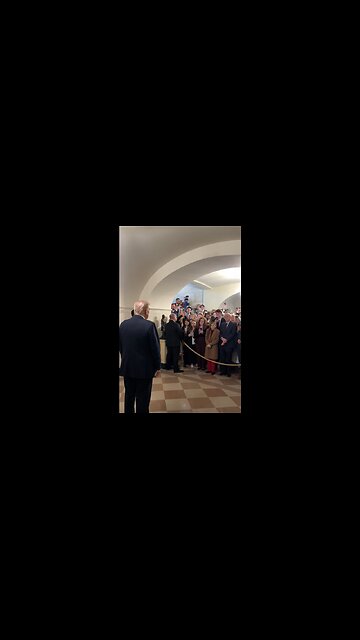 Trump stops to greet the first White House Tour this year