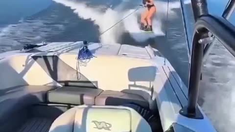 Even the fucking boat abandoned them and sailed off into the sunset🫵😁