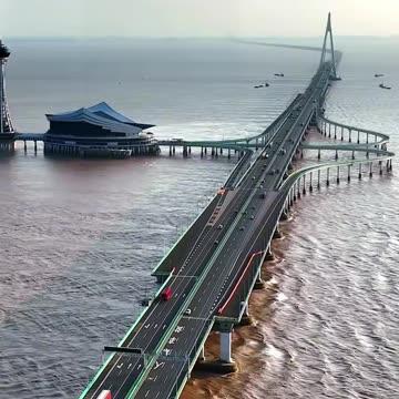 The longest cross sea bridge in the world 🙀