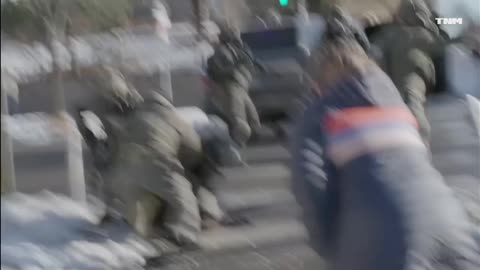 WOW! WHAT HE WAS DOING 1wk BEFORE HE WAS SHOT DOING THE SAME THING. AND HE WAS ARMED