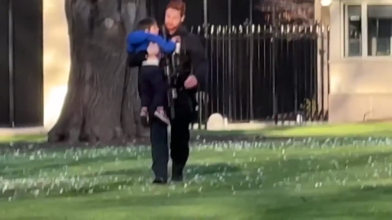Kid slips through White House fence, Secret Service agent nabs him in viral video