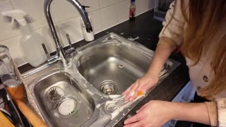 Extreme Cleaning With Julia Florence