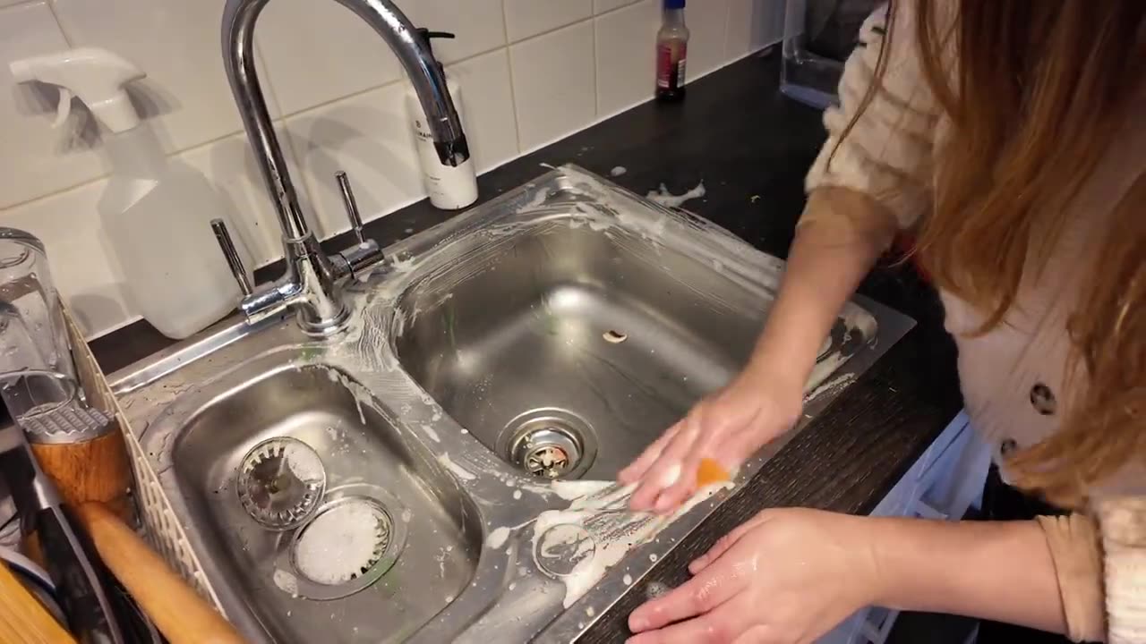 Extreme Cleaning With Julia Florence