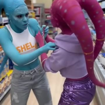 twi'lek influencers BRAWL at the grocery store!!!