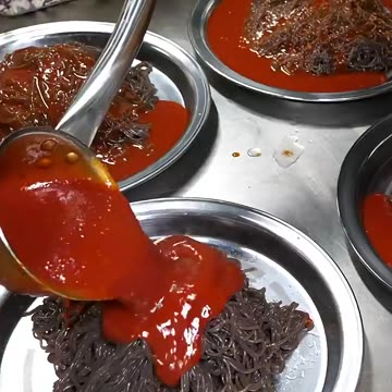 😱 Sold Out 2,000 Sets in One Month?! Korea’s Young Jokbal Boss! 🐷🔥