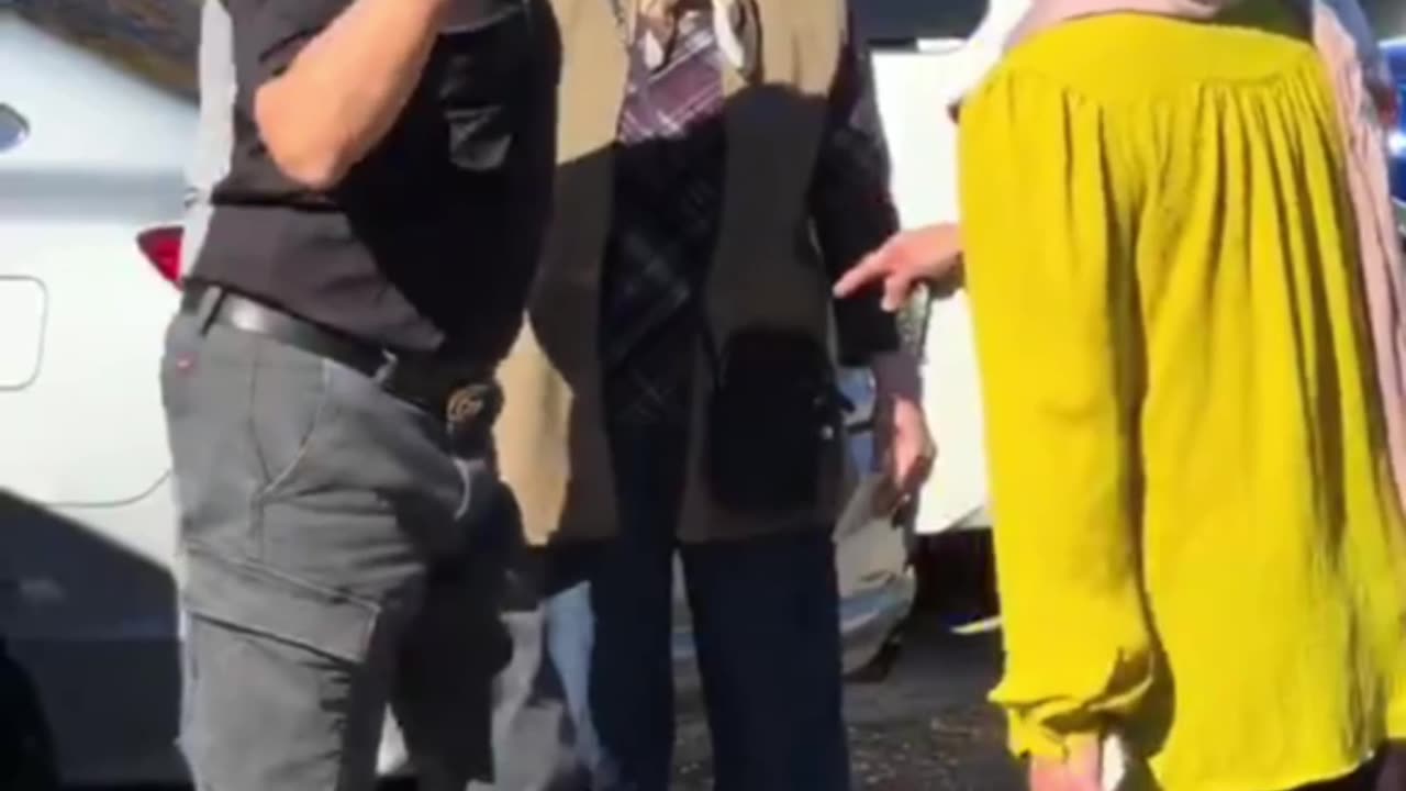 Muslim Traps Elderly Korean Man