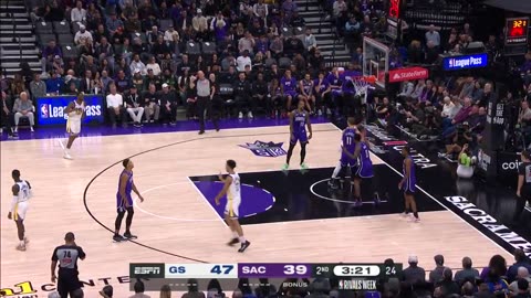 NBA - Steph cuts to the bucket and finishes the and-1! Warriors/Kings